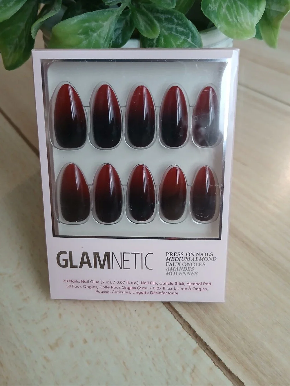 Glamnetic Press On Nails Vampiress An Ombre Medium Almond Nail Rare